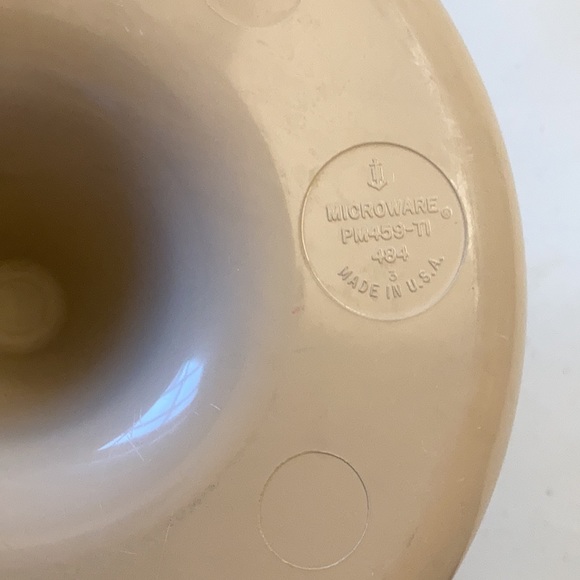 Anchor Hocking Beige Microwaveable Bundt Pan - Picture 4 of 4